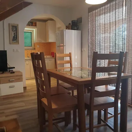 Borna Hébergement de vacances Nin